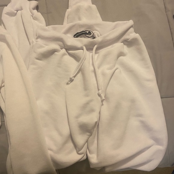 two piece set - Picture 2 of 3